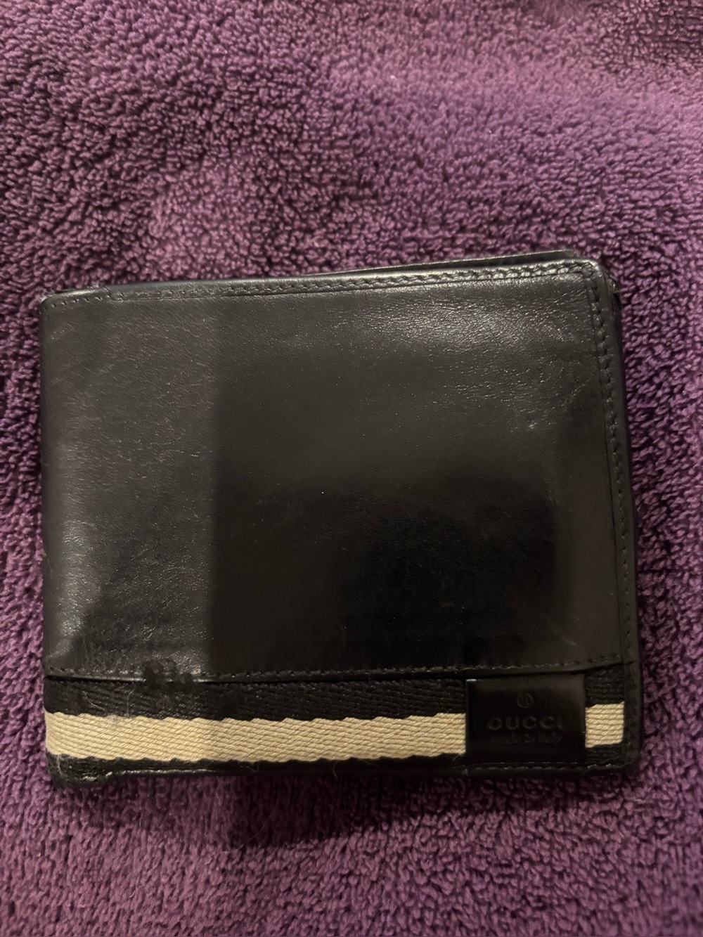 Gucci Black Leather Bi-Fold Wallet with Cream Stripe Accent